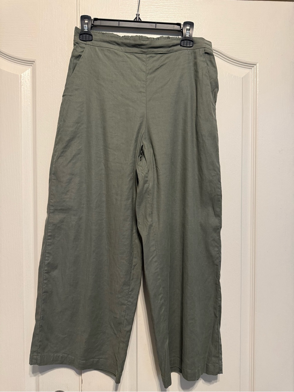 Cutloose sage green elastic waist pants
